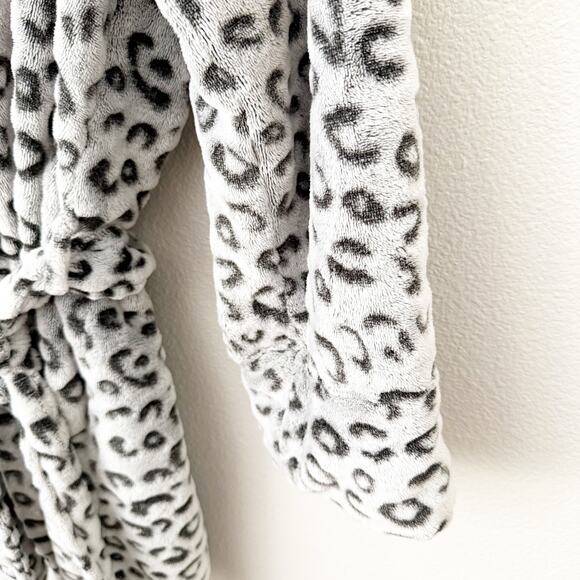 PINK x VICTORIA'S SECRET | Snow Leopard Pint Bath Robe Dressing Gown | XS/Small - Picture 4 of 8